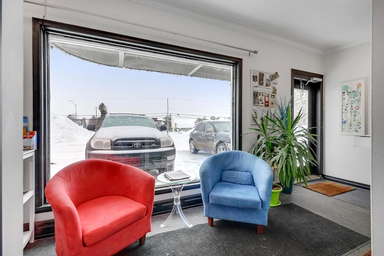 Public Area 3, Motel levis, Desjardins