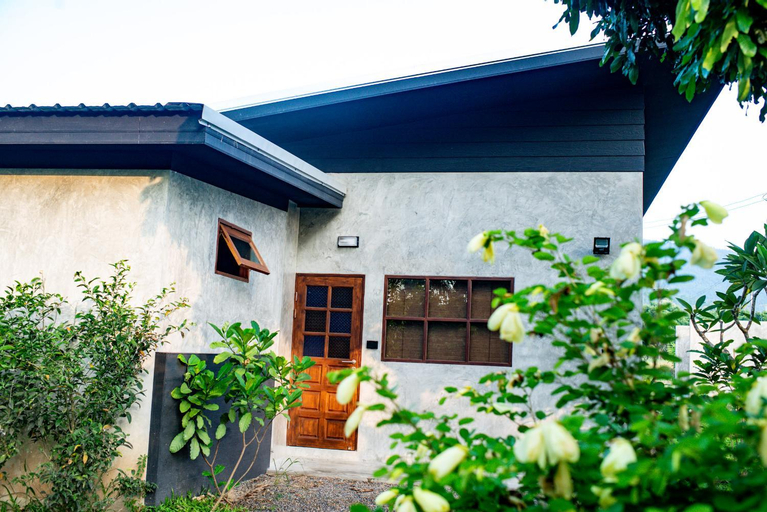 Exterior 12