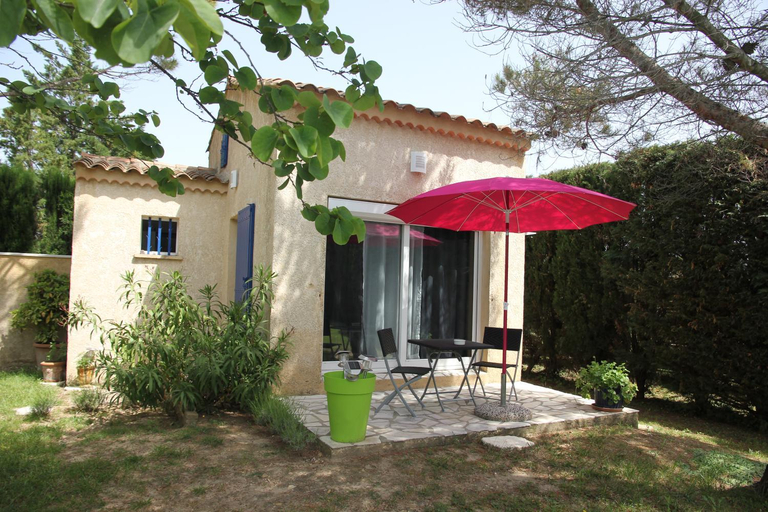 Exterior & Views 1, ENTRE AVIGNON et PONT DU GARD, Gard