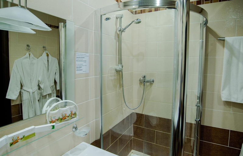 Others 3, Profit Hotel, Tula