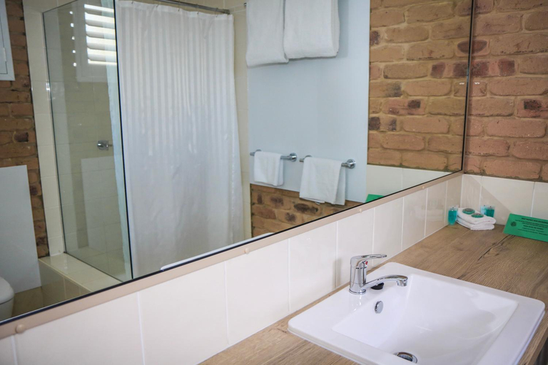 Bathroom 5, The Club Motor Inn Chinchilla, Chinchilla