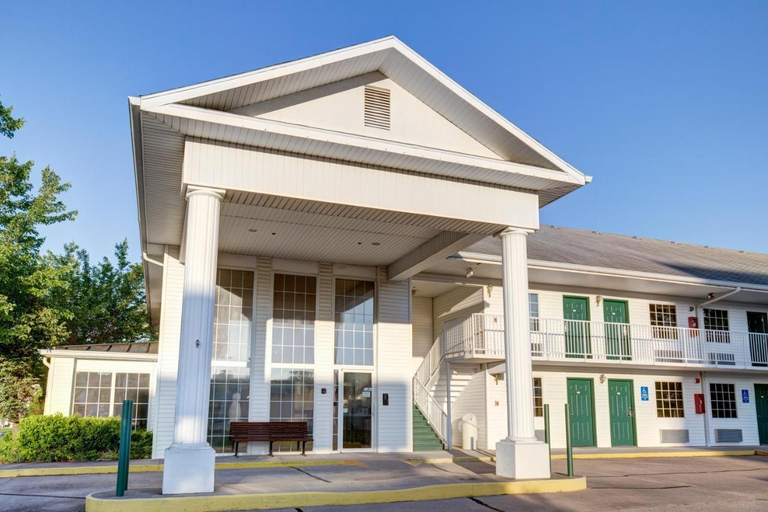 Exterior & Views 1, Econo Lodge Branson Theater District, Taney