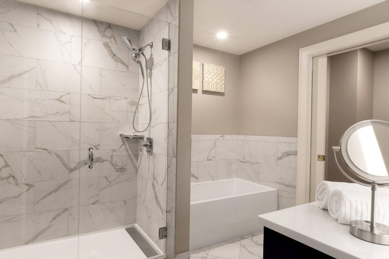 Bathroom 14