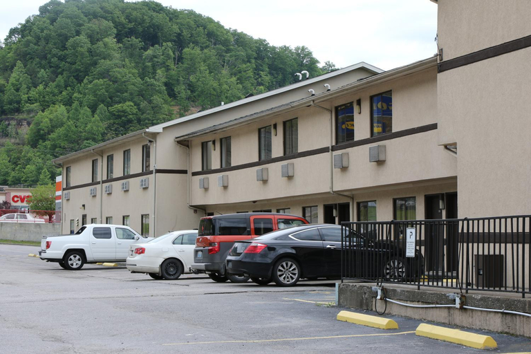 Exterior & Views 2, American Elite Inn, Perry