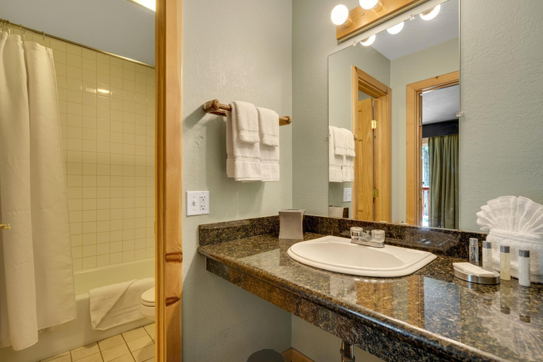Bathroom 5, 3 Peaks Resort & Beach Club, El Dorado