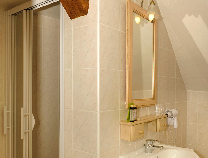 Bathroom 15