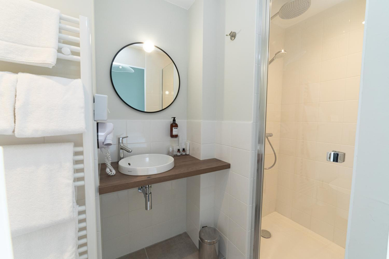 Bathroom 3, Domaine de La Gressiere, Loire-Atlantique
