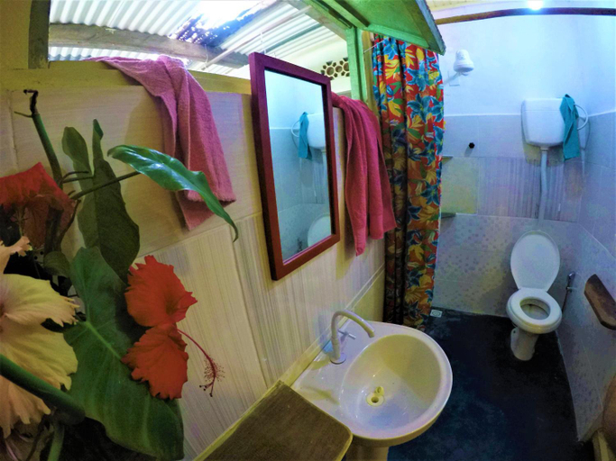Others 5, Hostel Morere, Cairu