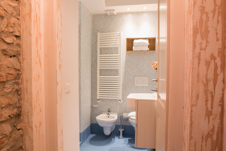 Bathroom 3, Giglio Apartments by Mmega, Florence