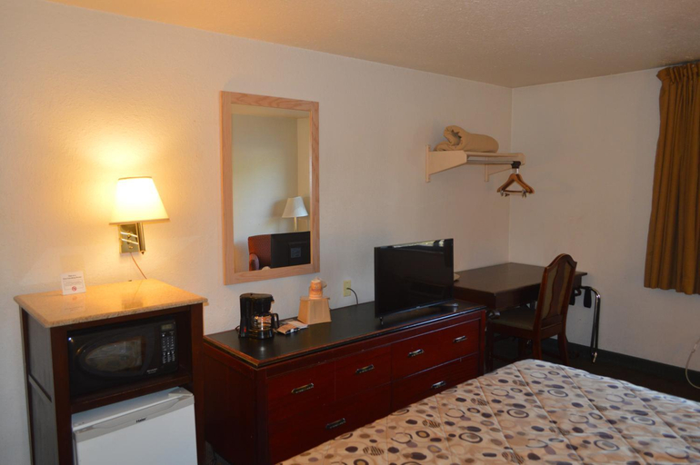 Bathroom 4, American Elite Inn, Perry