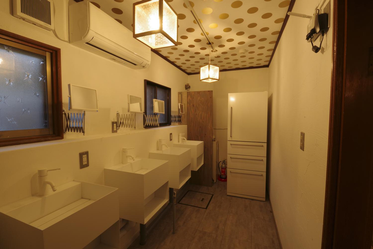 Bathroom 9