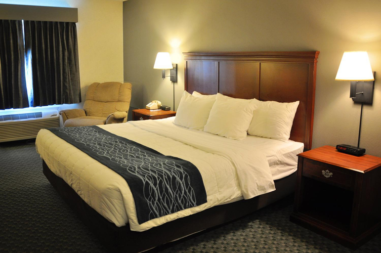 Bedroom 1, Dunes Express Inn and Suites, Oceana