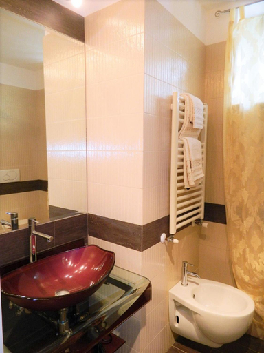 Bathroom 3, Francigena, Siena