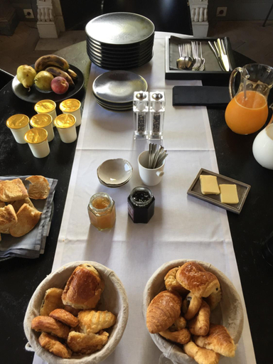 Food & Drinks