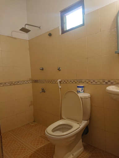 Bathroom 3, Surfing Life, Weligama