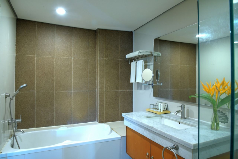 Bathroom 12