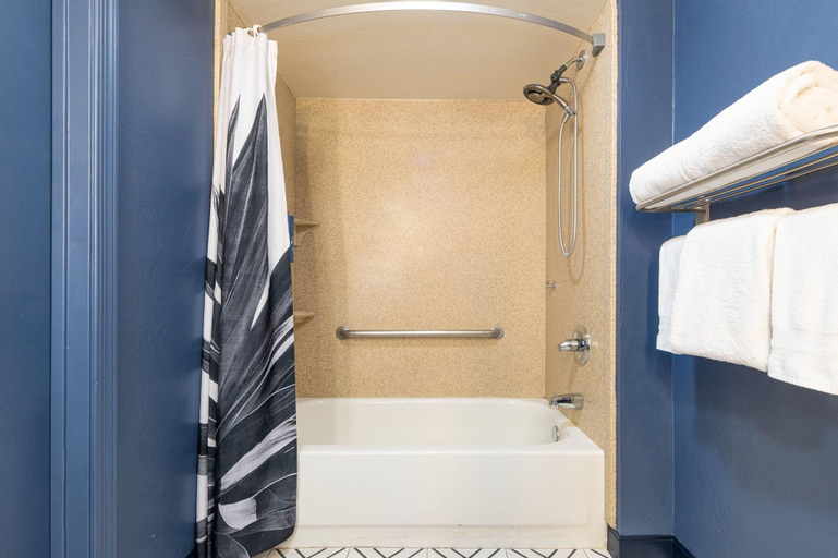 Bathroom 30