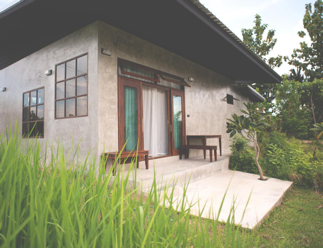 Exterior 4