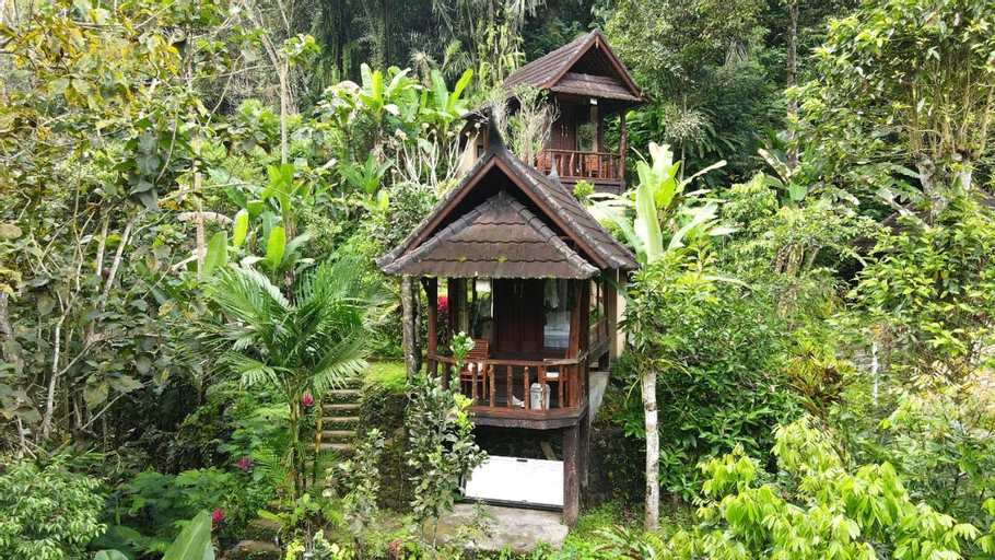 Exterior 8