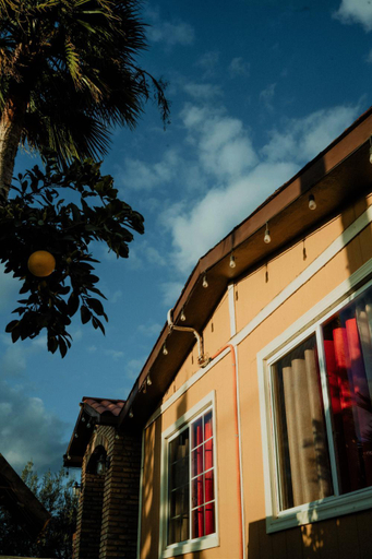 Exterior 4
