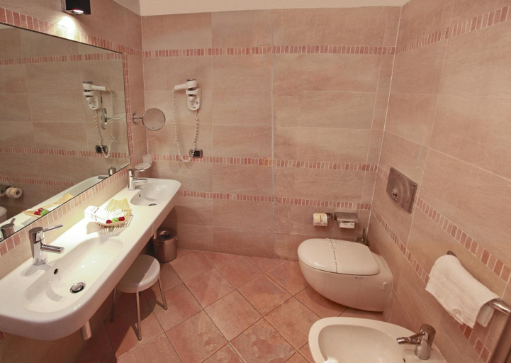 Bathroom 4, BV Airone Resort, Cosenza
