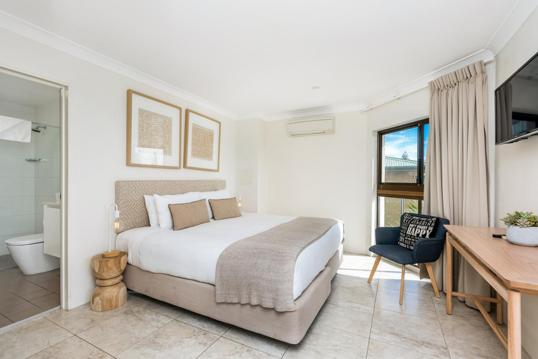 Bedroom 3, Bayview Beachfront Apartments- in town right on the beach, Byron