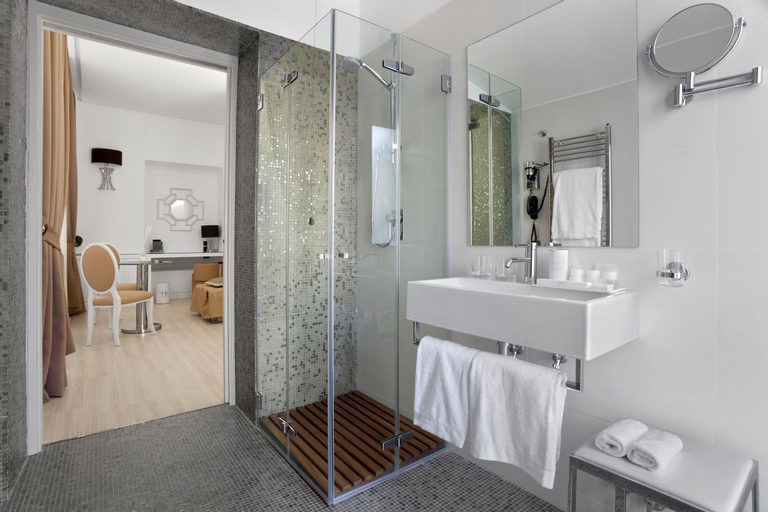 Bathroom 13