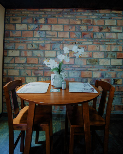 Dining Room 9