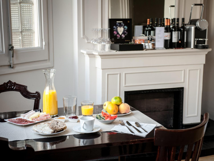 Food & Drinks 5, Mihlton Barcelona B&B, Barcelona