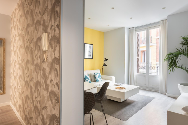 Bedroom 2, Carretas Attics Apartments, Madrid