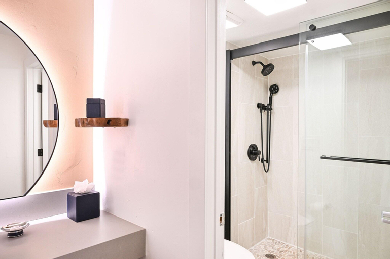 Bathroom 22