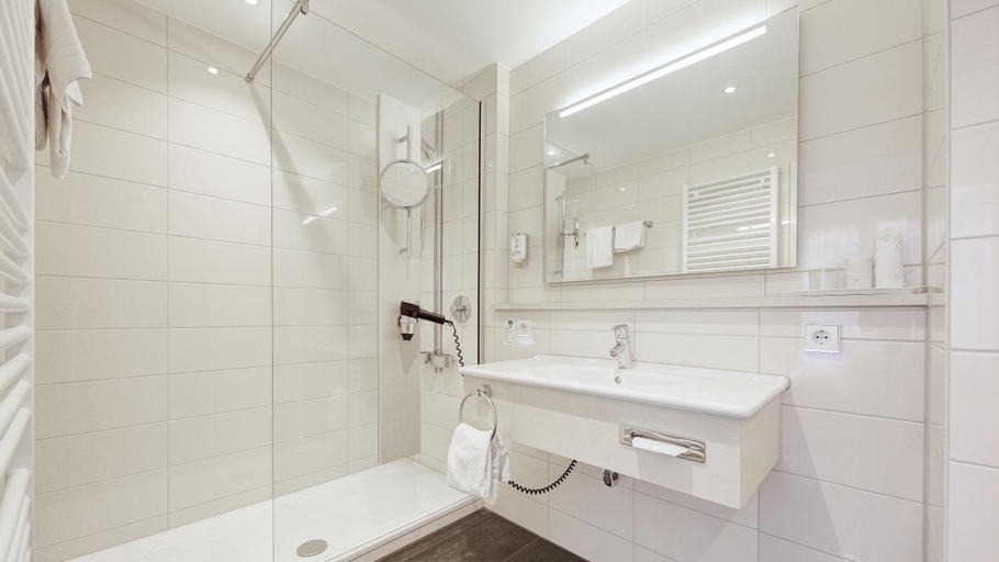 Bathroom 5, Hotel Schwanen Stuttgart Airport/Messe, Esslingen
