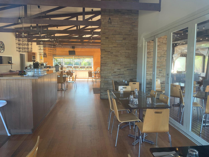 Food & Drinks 4, Couple's Spa Retreat Resort Villa with complimentary champagne upon arrival, Bass Coast - Phillip Is.