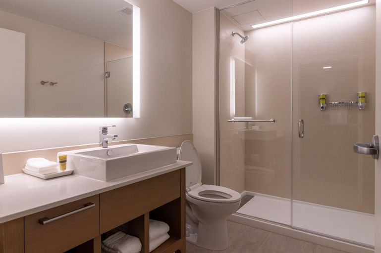 Bathroom 14
