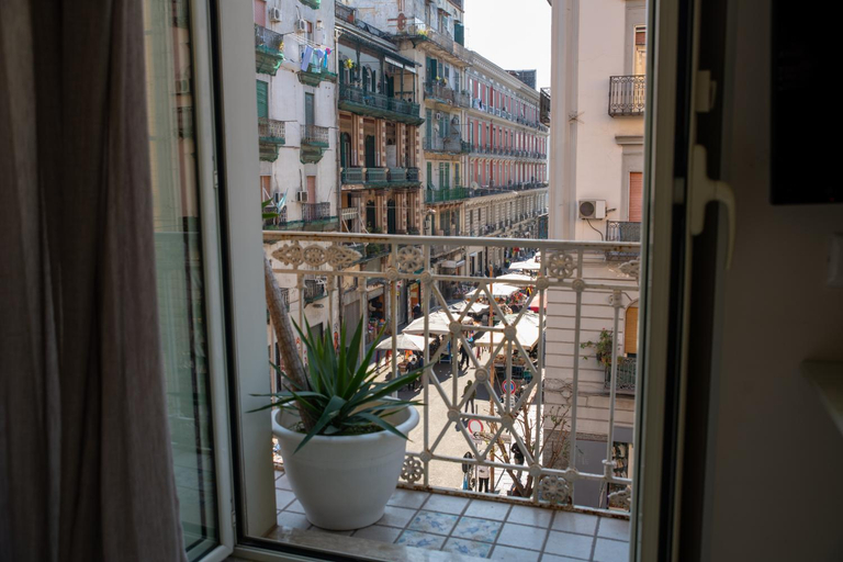 Others 5, B&B alla Ferrovia, Napoli