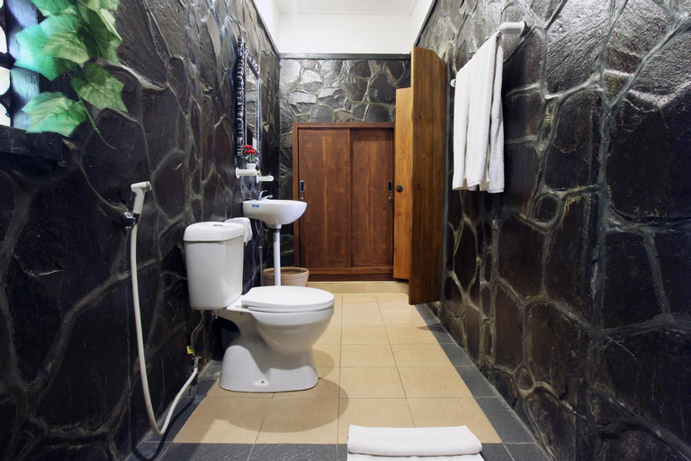 Bathroom 9