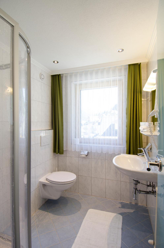 Bathroom, Hotel Garni Siegele - inklusive Silvretta-Card PREMIUM, Landeck