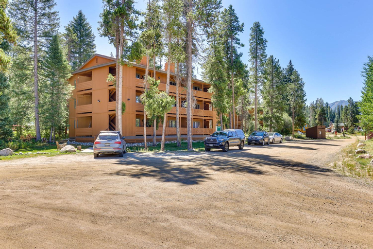 Exterior & Views 1, Winter Park Condo with Private Balcony Near Skiing!, Grand