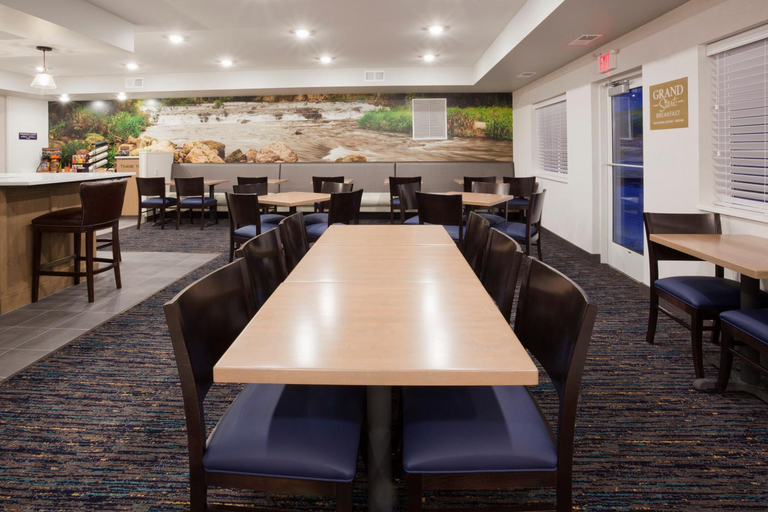 Food & Drinks 5, GrandStay Hotel & Suites, Goodhue