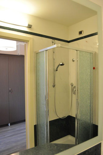 Bathroom 3, Residence La Repubblica, Florence