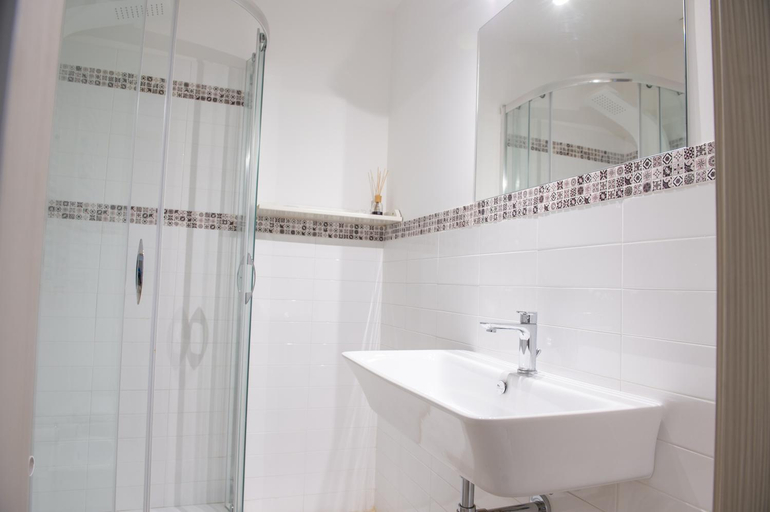 Bathroom 3, Da Merion, Rome