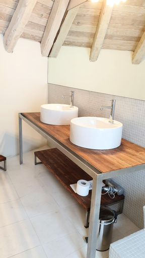 Bathroom 9