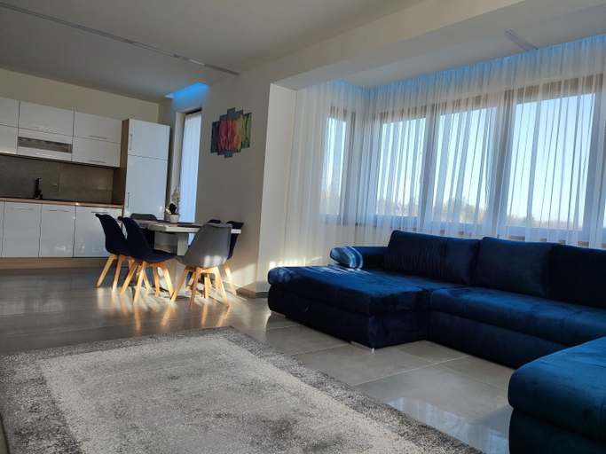 Others 4, Gamma Apartmanok es Jakuzzi, Miskolci
