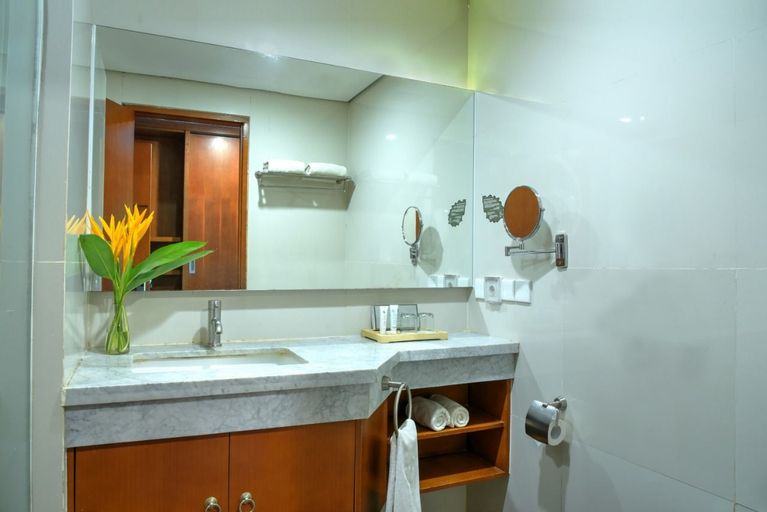 Bathroom 15