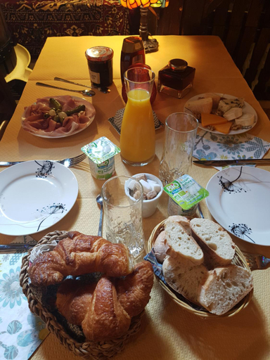 Food & Drinks