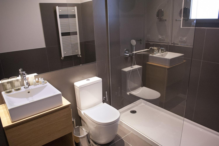 Bathroom 5, Casagrand Luxury Suites, Barcelona