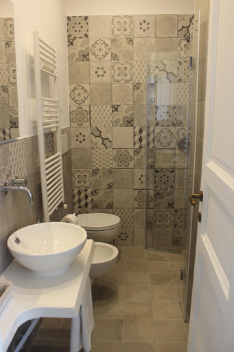 Bathroom 5, Dimora Girolamo charming rooms, Bari