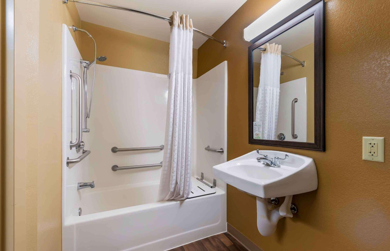 Bathroom 4, MainStay Suites Rochester South Mayo Clinic, Olmsted