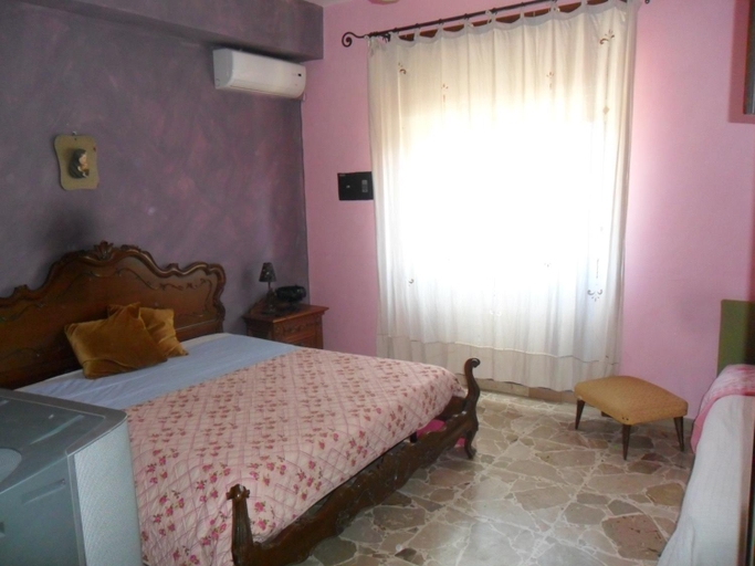 Others 4, B&B PinkHouse, Messina