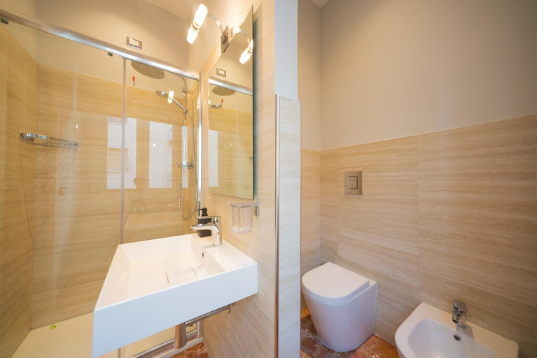 Bathroom 2, Residence Sferisterio, Macerata